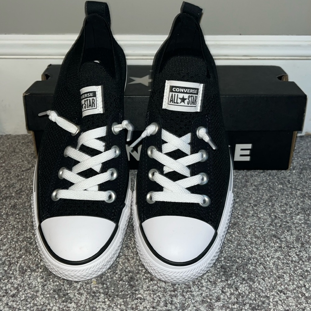 CONVERSE SIZE 7 WOMENS BLACK SLIP ON